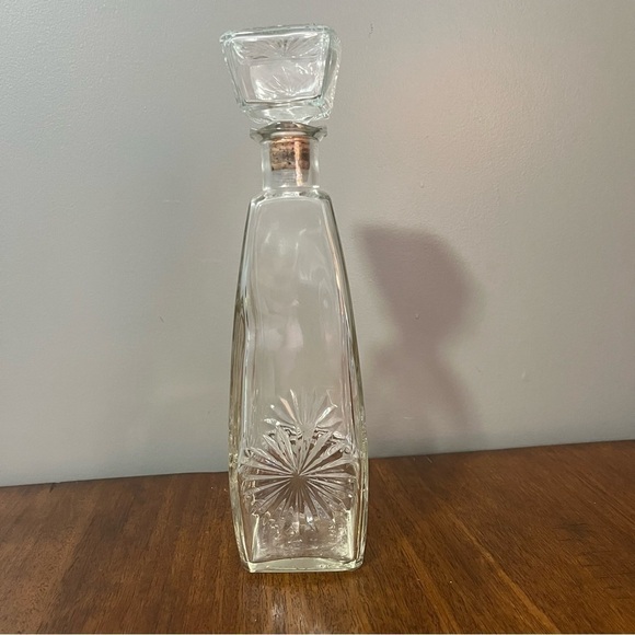 Flower Cut Glass Liquor Decanter Bottle Whiskey bourbon with stopper. - Picture 1 of 15